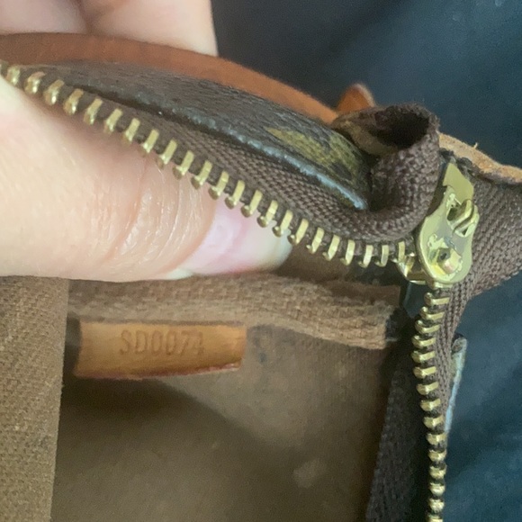 Louis Vuitton Clutch / Small Purse. Brown leather - Picture 5 of 5